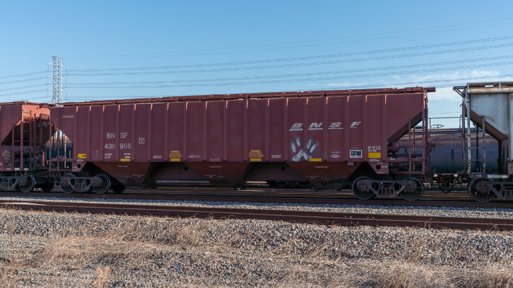 BNSF Swoosh Logo on P-S 4750 Hopper